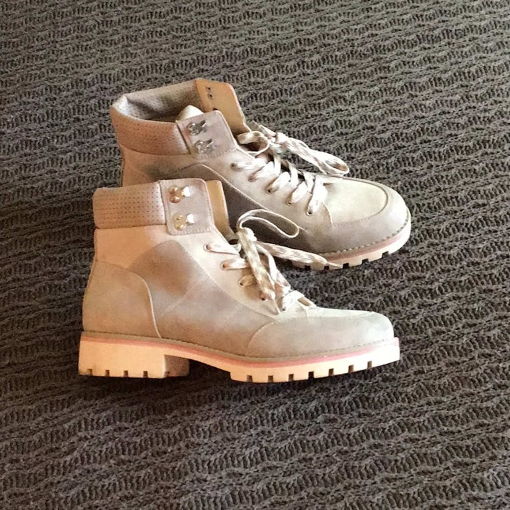 Sole society cream and tan boots